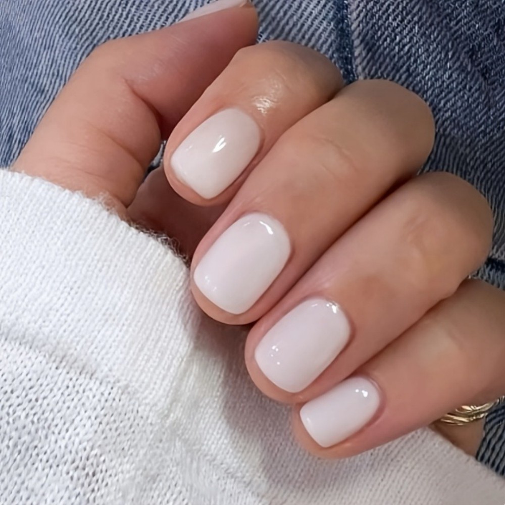 Nail Art Ombre - เล็บปลอมสีขาวนม 24 ชิ้น แบบกดติด ทรงสี่เหลี่ยมสั้น โปร่งแสง