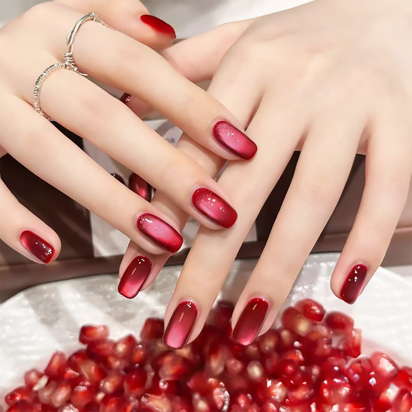 Nail Art Red Wine Cat Eye - 1 ชิ้น SHAKA ยาทาเล็บเจลสีแดงทับทิมแบบเปลี่ยนเฉดสี ตาแมว โปร่งแสง